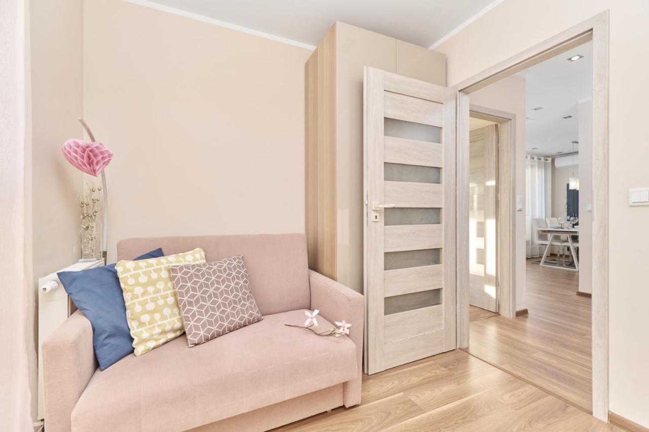 Apartment Wroclaw Krakowska With Balcony And Free Garage By Noclegi Renters Exteriör bild